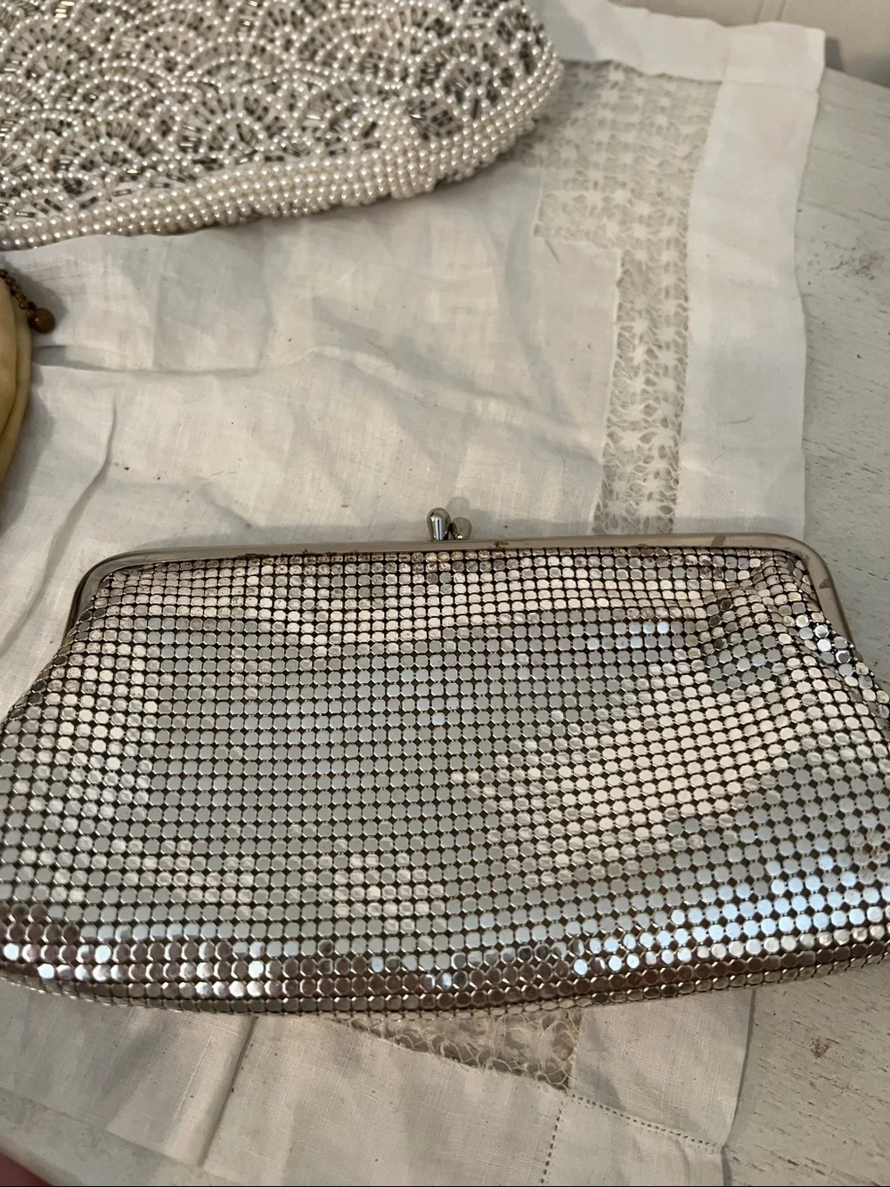Lot Whiting & Davis mesh and unmarked beaded clutch purses
